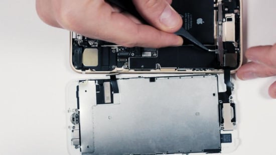 apple-iphone-7-akku-reparaturanleitung-schritt-11-das-flexkabel-befestigen