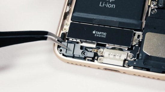 apple-iphone-7-akku-reparaturanleitung-schritt-6-abdeckmodul-entfernen