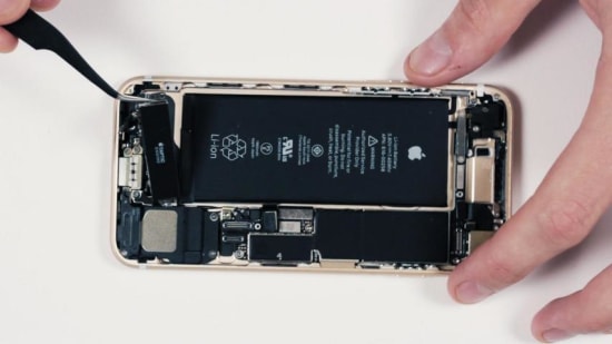 apple-iphone-7-akku-reparaturanleitung-schritt-7-taptiv-engine-entfernen