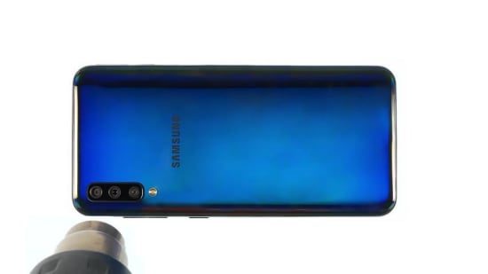 samsung-galaxy-a50-akku-reparaturanleitung-schritt-2-galaxy-a50-backcover-abnehmen