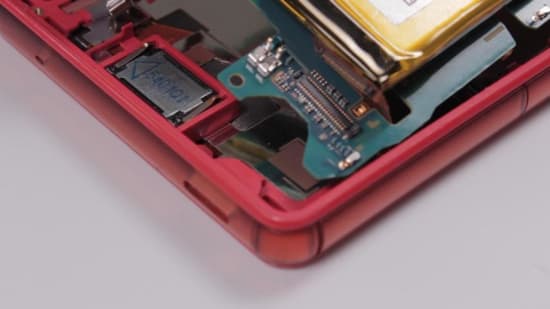 sony-xperia-z3-compact-akku-reparaturanleitung-schritt-13-motherboard-einsetzen