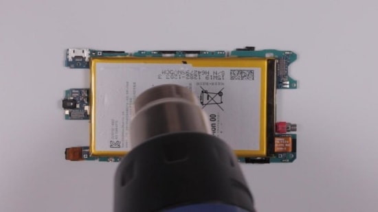 sony-xperia-z3-compact-akku-reparaturanleitung-schritt-8-akkukleber-aufweichen