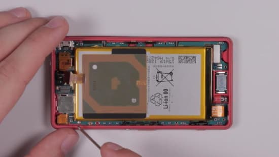 sony-xperia-z3-compact-kopfhoererbuchse-reparaturanleitung-schritt-11-schrauben-entfernen