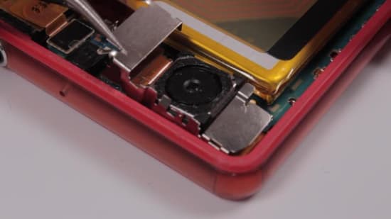 sony-xperia-z3-compact-kopfhoererbuchse-reparaturanleitung-schritt-8-kamera-abdeckung-entfernen