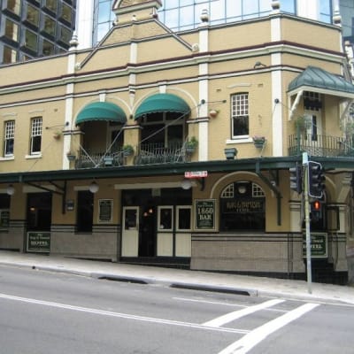 Rag & Famish Hotel