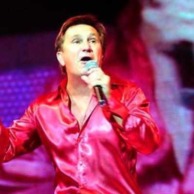 Frankie J Holden