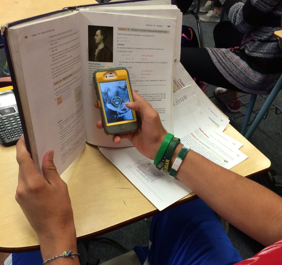 Should Cell Phones Be Allowed in Classrooms? 
