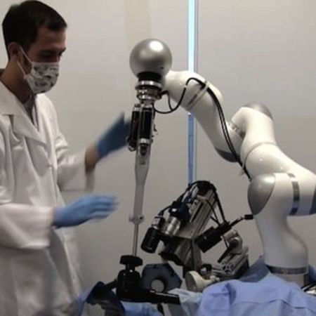  Robot Programmed for &ldquo;Soft Tissue&rdquo; Surgery