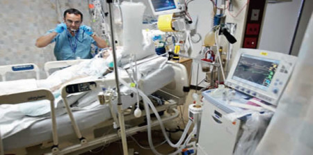 Ensuring Patient Dignity and Respect in the ICU &ndash; A New Approach