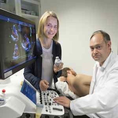 Research scientist Sigrid Kaarstad Dahl and Chief Surgeon and cardiologist Stig Urheim predict the effects of heart surgery.