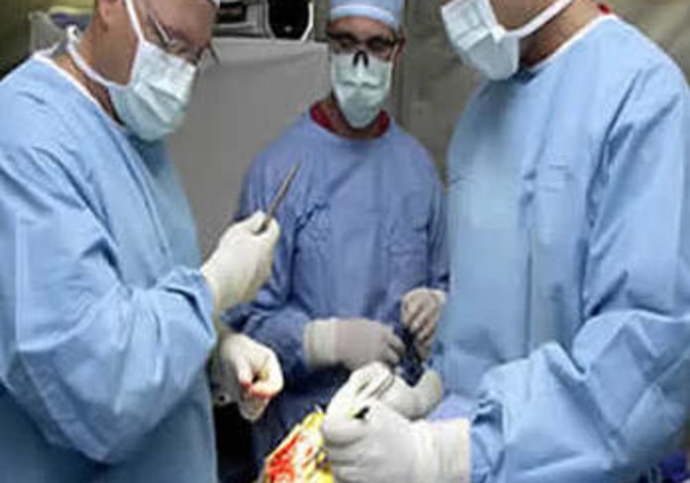 Surgeons at work 