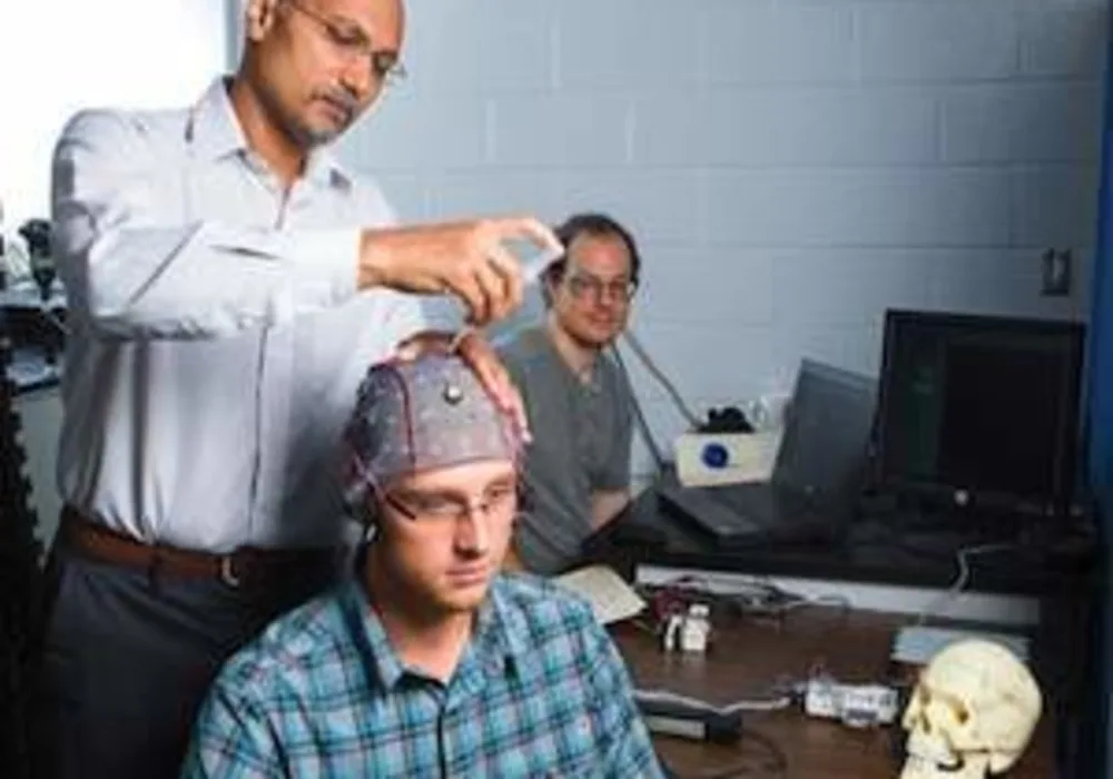 Dr. Sunderam with volunteer Dillon Huffman recording brain signals