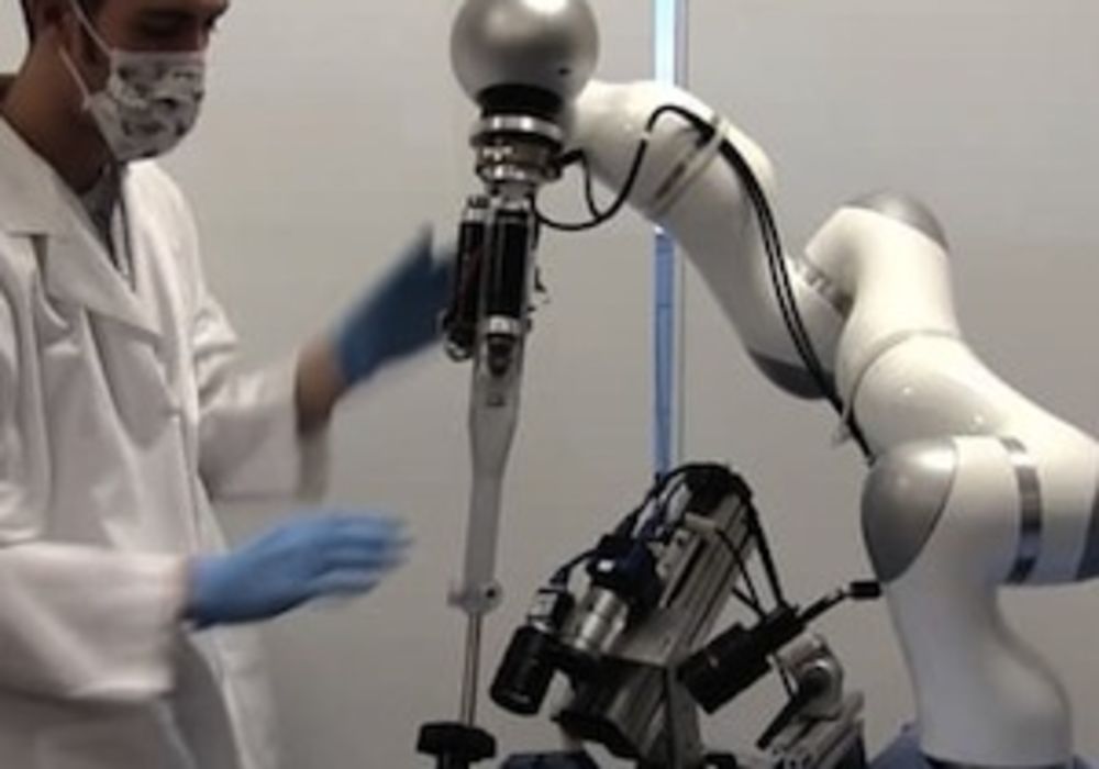  Robot Programmed for &ldquo;Soft Tissue&rdquo; Surgery