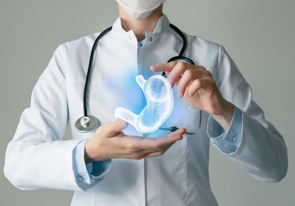 Doctor holding a 3D hologram of a human stomach, symbolising gastroenterology, digestive health and innovative approaches to gastrointestinal diagnostics and treatment.