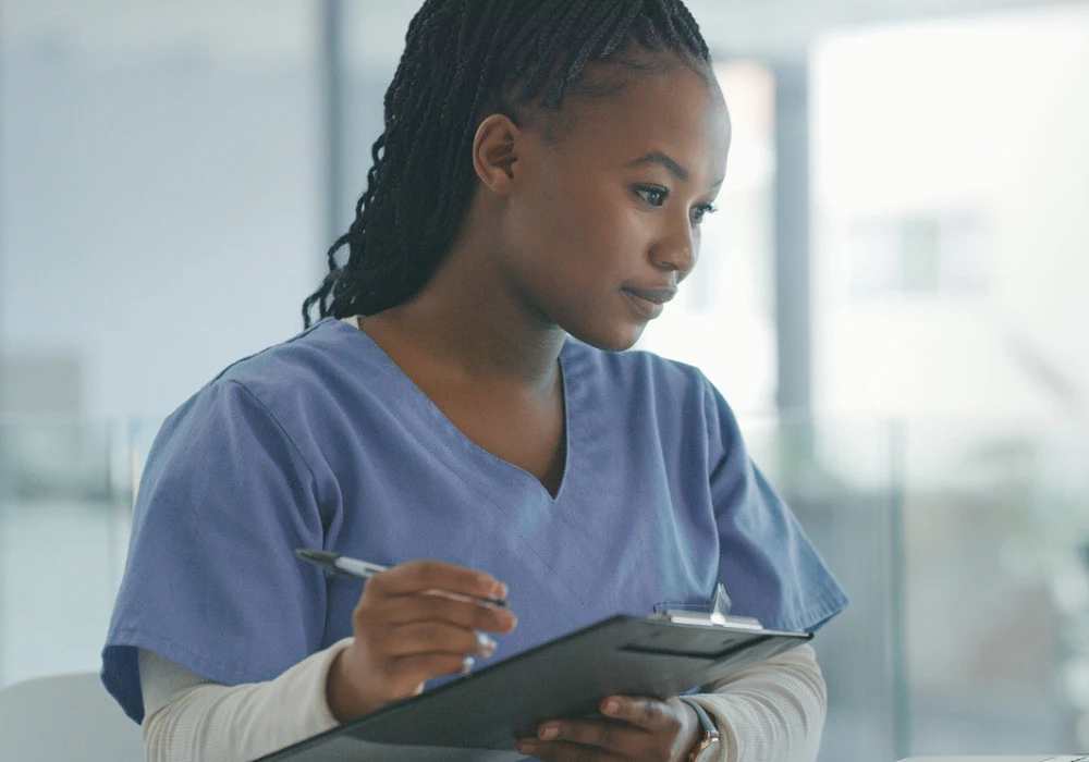 Nurse updating electronic patient records.&nbsp;
