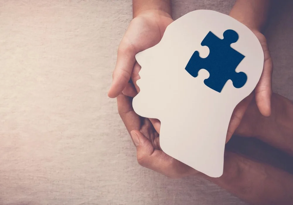 Dementia and Alzheimer&rsquo;s awareness symbol with protective hands and brain puzzle.&nbsp;