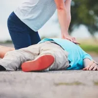 bystander CPR on rural road, credit: iSTock