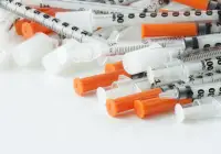 Pile of single-use medical plastics, illustrating hospital waste and the need for circular solutions.&nbsp;