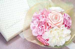 【ギフト電報】リボンで作られたバラ、リボンローズのギフトアイテムと電報のセットが新登場！