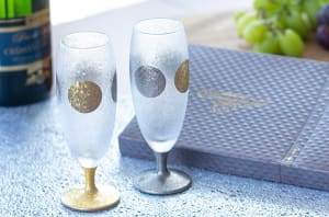 【ギフト電報】新生活をはじめるふたりへの祝電にぴったり！新しいペア食器と電報のセットが新発売