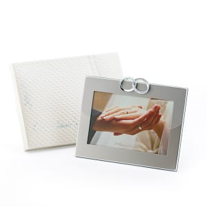 【ギフト電報】リングモチーフをあしらったブライダルフォトフレームと電報のセットが新発売