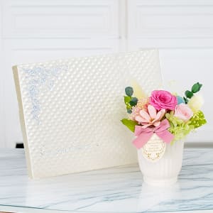 可憐な彩りのプリザーブドフラワーアレンジと電報のセットが新発売