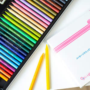 〈サクラ〉クーピーペンシル30色 カラーオンカラー+ドキドキHAPPYBOX電報