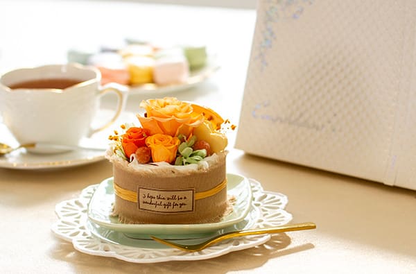 プティガトー（オレンジ）＋キラキラHAPPYBOX電報プレシャスホワイト