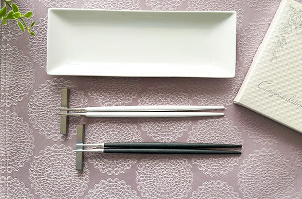 クチポール GOA ブラックシルバー／ホワイトシルバーお箸セットペア＋キラキラHAPPYBOX電報PW