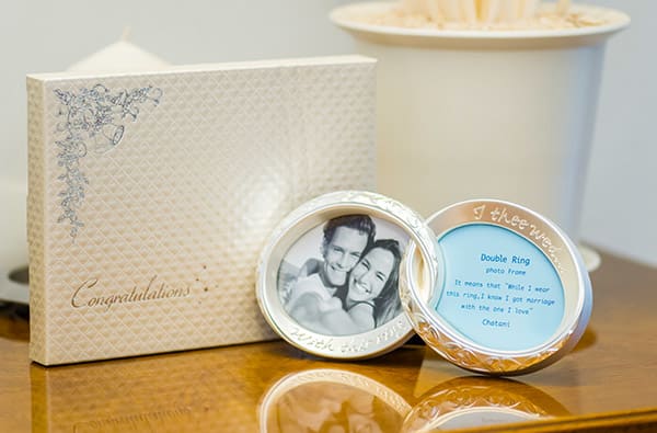 ダブルリングフォトフレーム＋キラキラHAPPYBOX電報プレシャスホワイト