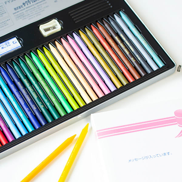 〈サクラ〉クーピーペンシル30色 カラーオンカラー＋ドキドキHAPPYBOX電報
