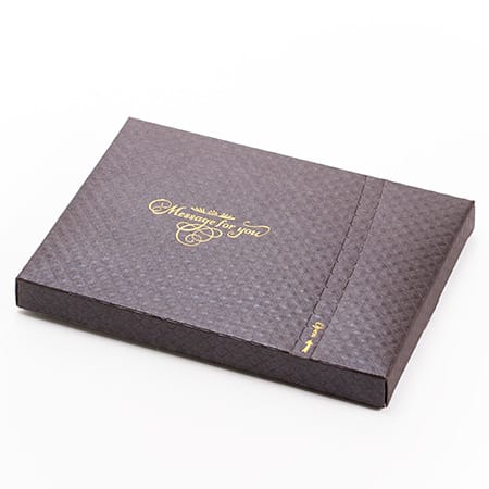 中央の箔押しがよりゴージャスな印象に