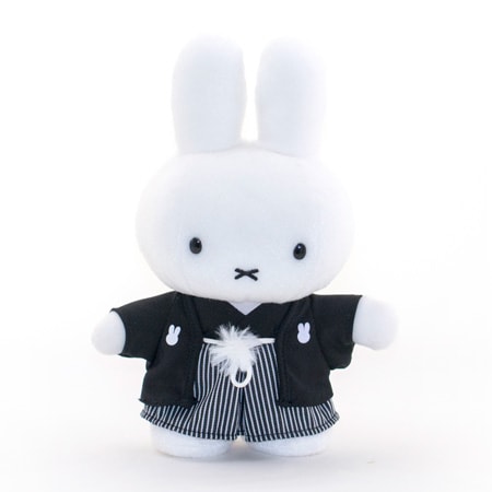 袴姿がばっちり決まったミッフィー