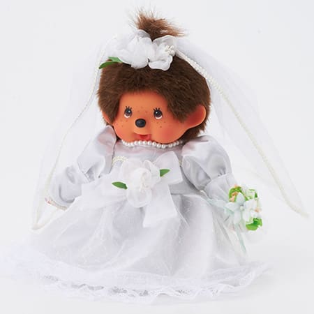 ウェディングドレス姿が愛らしい