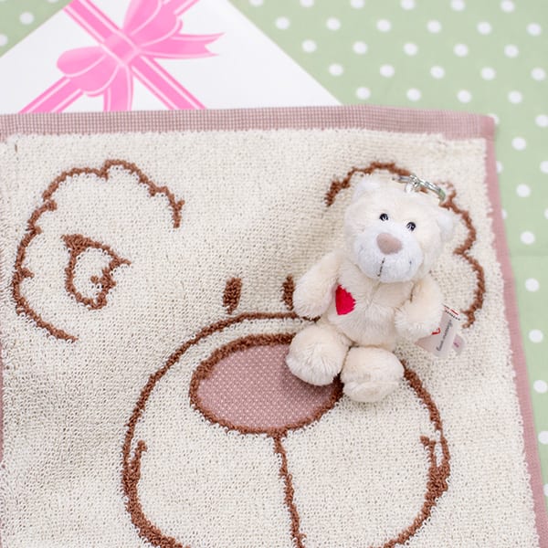 NICI（ニキ）ラブベア ぬいぐるみキーリング ララ（10cm）ハンドタオルセット＋ドキドキHAPPYBOX電報