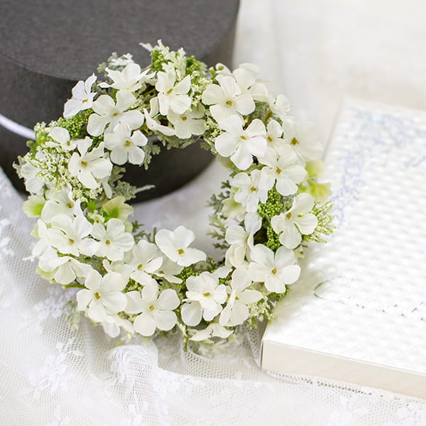 アートフラワー フラワーリースボックス（ホワイト）＋キラキラHAPPYBOX電報プレシャスホワイト