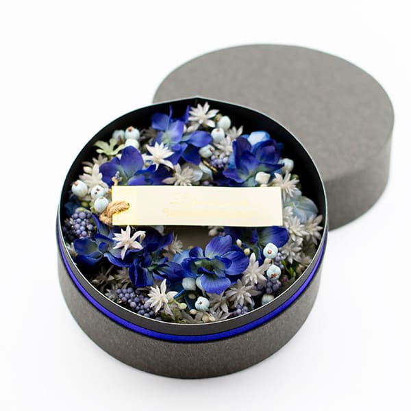 アートフラワー フラワーリースボックス（ラベンダー）＋キラキラHAPPYBOX電報プレシャスホワイト