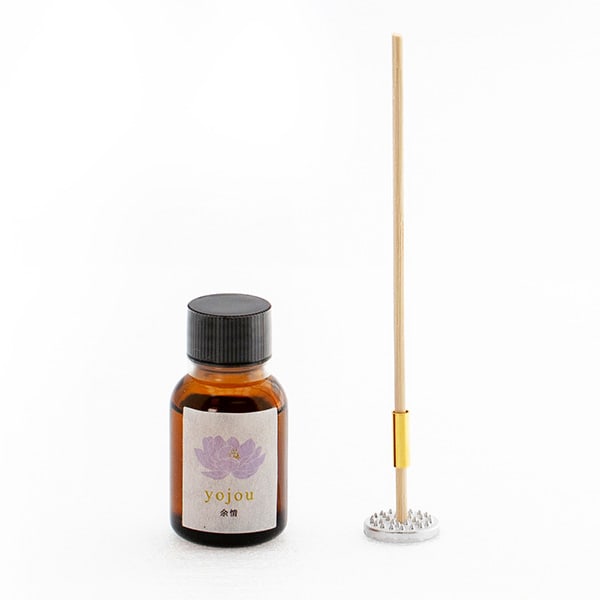 内容物：アロマオイル15ml、リードスティック1本、香立入