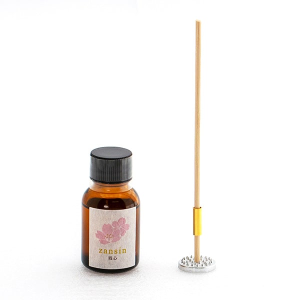 内容物：アロマオイル15ml、リードスティック1本、香立入