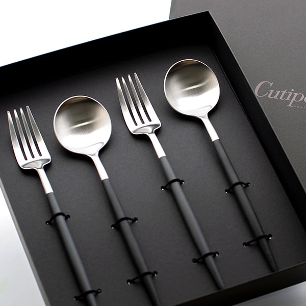 クチポール GOA ブラックシルバー（ディナーフォーク／スプーン）ペアセット＋キラキラHAPPYBOX電報ショコラ