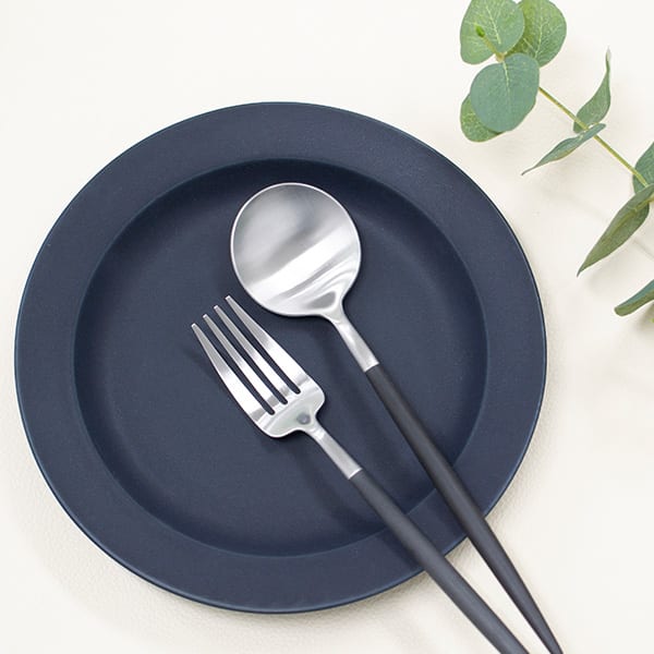 クチポール GOA ブラックシルバー（ディナーフォーク／スプーン）ペアセット＋キラキラHAPPYBOX電報ショコラ