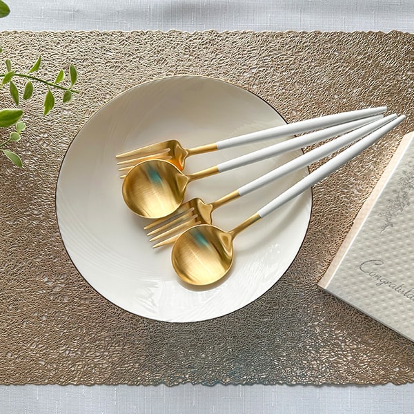 クチポール GOA ホワイトゴールド（ディナーフォーク／スプーン）ペアセット＋キラキラHAPPYBOX電報PW