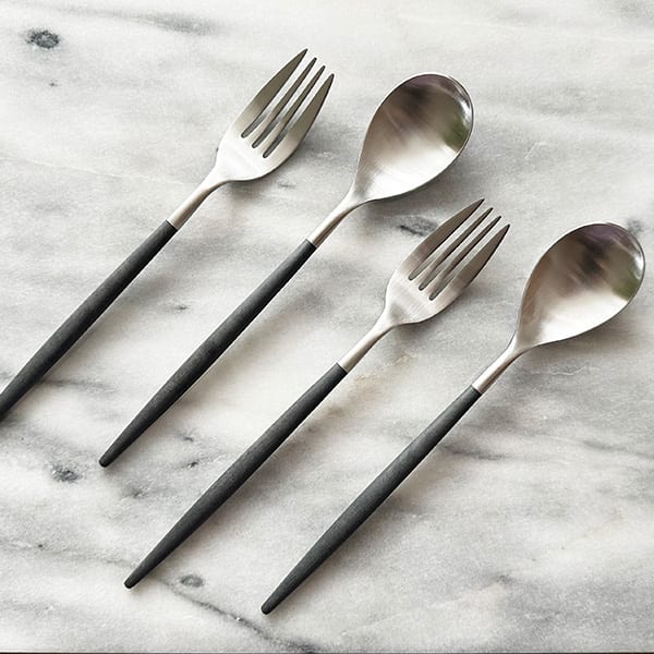 クチポール MIO ブラックシルバー（ディナーフォーク／スプーン）ペアセット＋キラキラHAPPYBOX電報PW