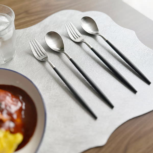 クチポール MIO ブラックシルバー（ディナーフォーク／スプーン）ペアセット＋キラキラHAPPYBOX電報PW