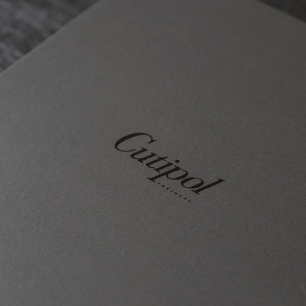 クチポール MIO ブラックシルバー（ディナーフォーク／スプーン）ペアセット＋キラキラHAPPYBOX電報PW