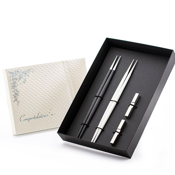 クチポール GOA ブラックシルバー／ホワイトシルバーお箸セットペア＋キラキラHAPPYBOX電報プレシャスホワイト