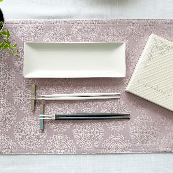 クチポール GOA ブラックシルバー／ホワイトシルバーお箸セットペア＋キラキラHAPPYBOX電報プレシャスホワイト