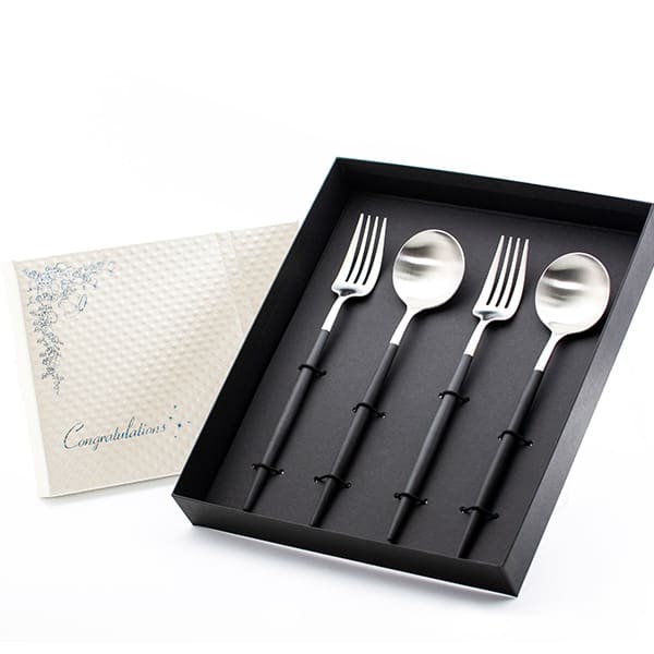 クチポール GOA ブラックシルバー（ディナーフォーク／スプーン）ペアセット＋キラキラHAPPYBOX電報PW