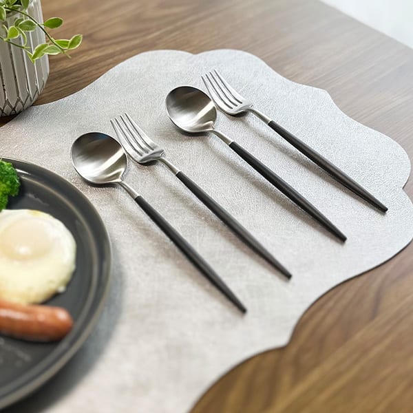 クチポール GOA ブラックシルバー（ディナーフォーク／スプーン）ペアセット＋キラキラHAPPYBOX電報PW