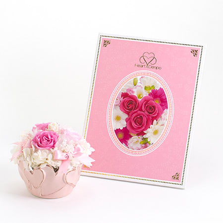 甘いスイーツをイメージしたプリザーブドフラワー「ミルキーローゼ」